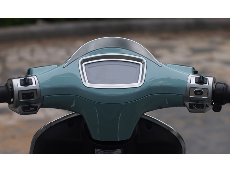 xe-may-dien-vespa-lx150-limited-cong tac