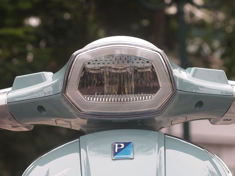 Review xe máy điện Vespa đèn vuông LX150 Limited 2020